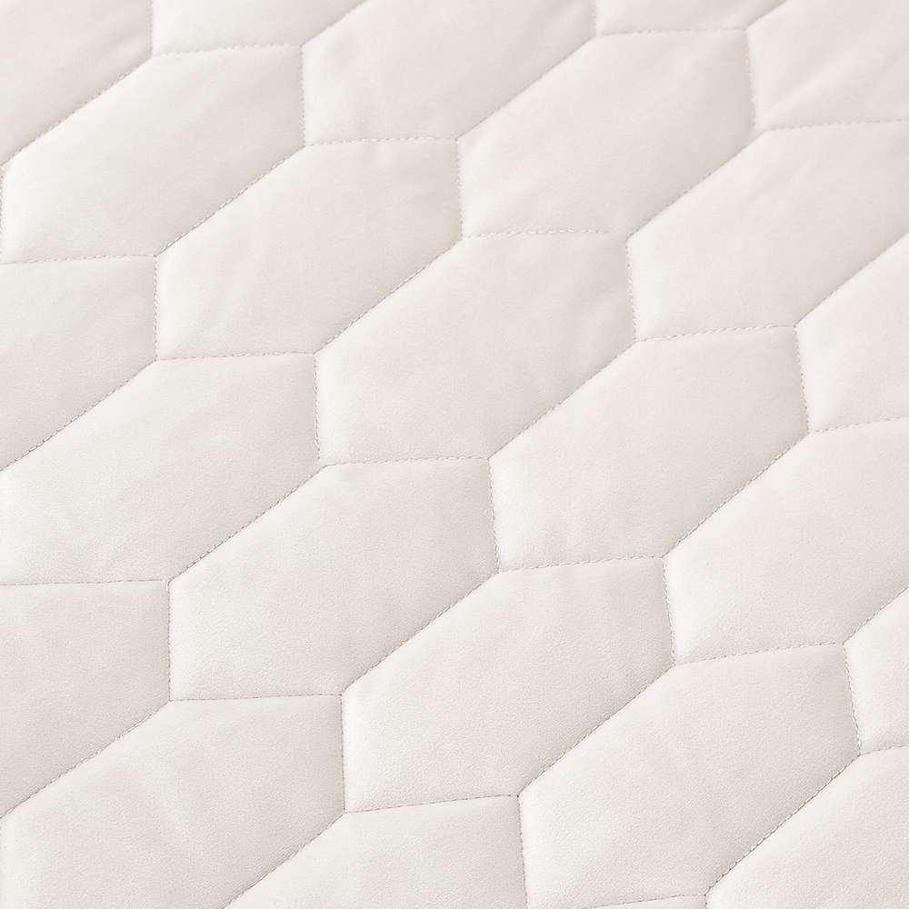 AICO by Michael Amini - Niagara 4-Piece King Quilt Set - Sand - BCS-KQT4-NIAGRA-SND veiw 2