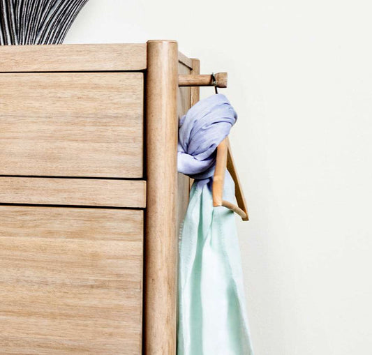 Emery Park - Shiloh Chest in Champagne Finish - I430-456 veiw 2