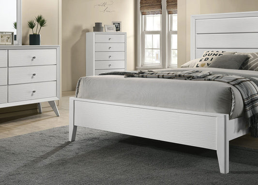 Furniture of America - Dortmund 5 Pc. Queen Bedroom Set w/ Chest in White - CM7465WH-Q-5PC-CHEST View 2