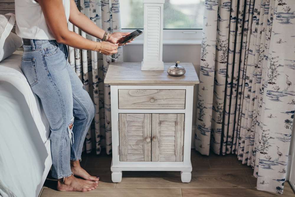 Sea Winds - Islamorada 1-Drawer / 2-Door Nightstand - B23332-DAPGREY veiw 7