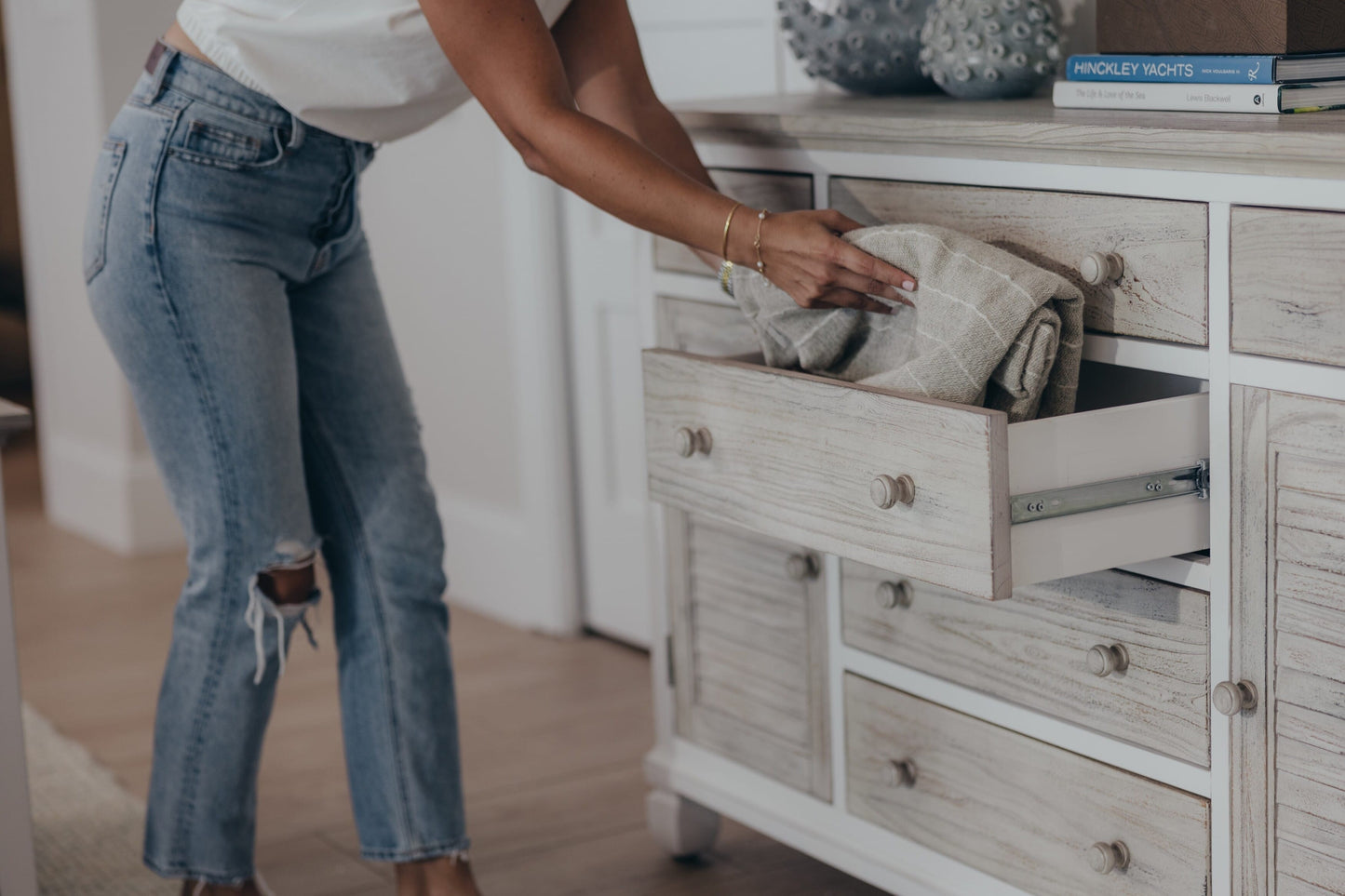 Sea Winds - Islamorada 6-Drawer / 2-Door Dresser - B23336-DAPGREY veiw 9