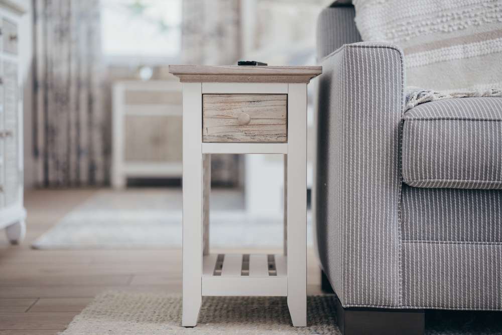 Sea Winds - Islamorada Chairside Table - B23305-DAPGREY veiw 7
