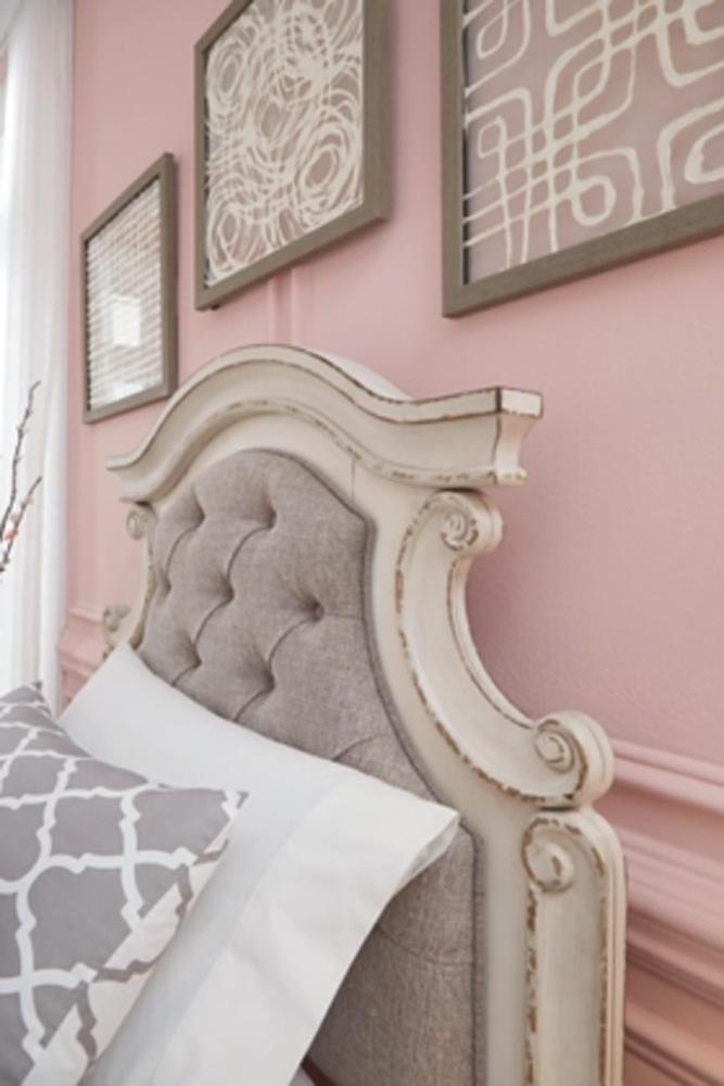 Signature Design by Ashley - Realyn King Upholstered Panel Bed in Chipped White veiw 3