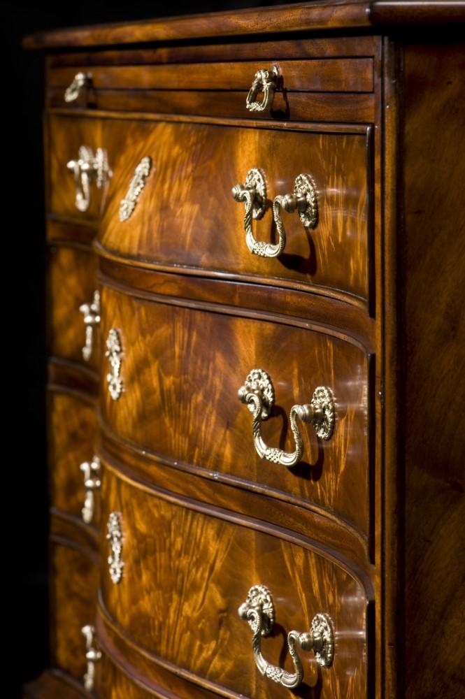 Theodore Alexander - Althorp Living History The India Silk Serpentine Chest - AL60009 veiw 6
