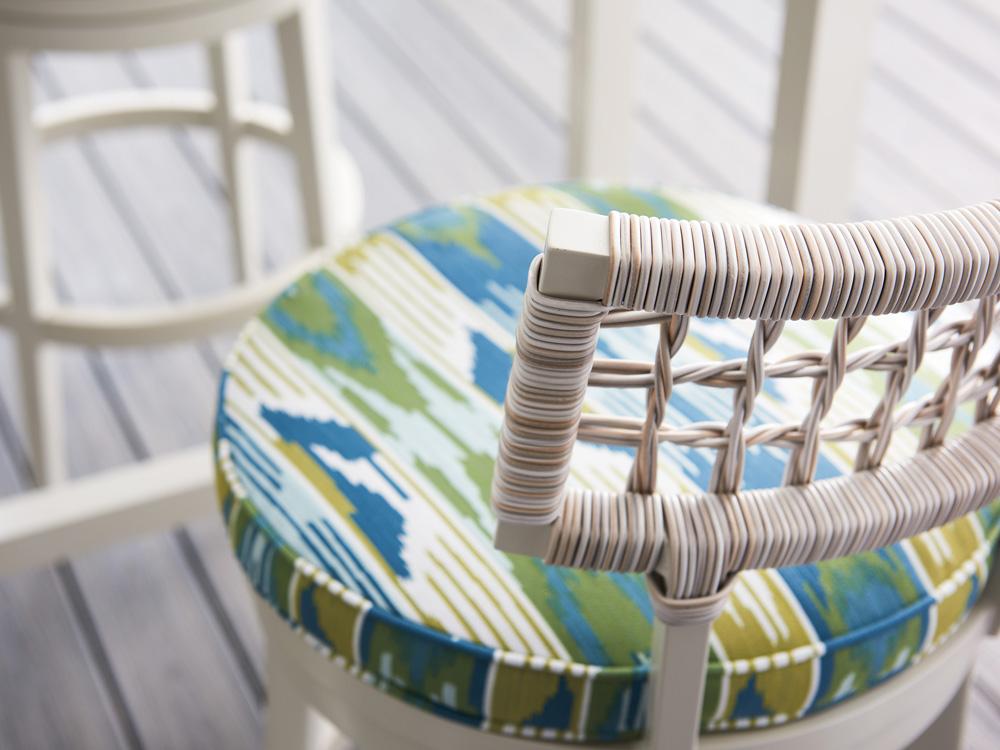 Tommy Bahama Outdoor - Seabrook Swivel Bar Stool, Ivory - 3430-16SW-40 veiw 3