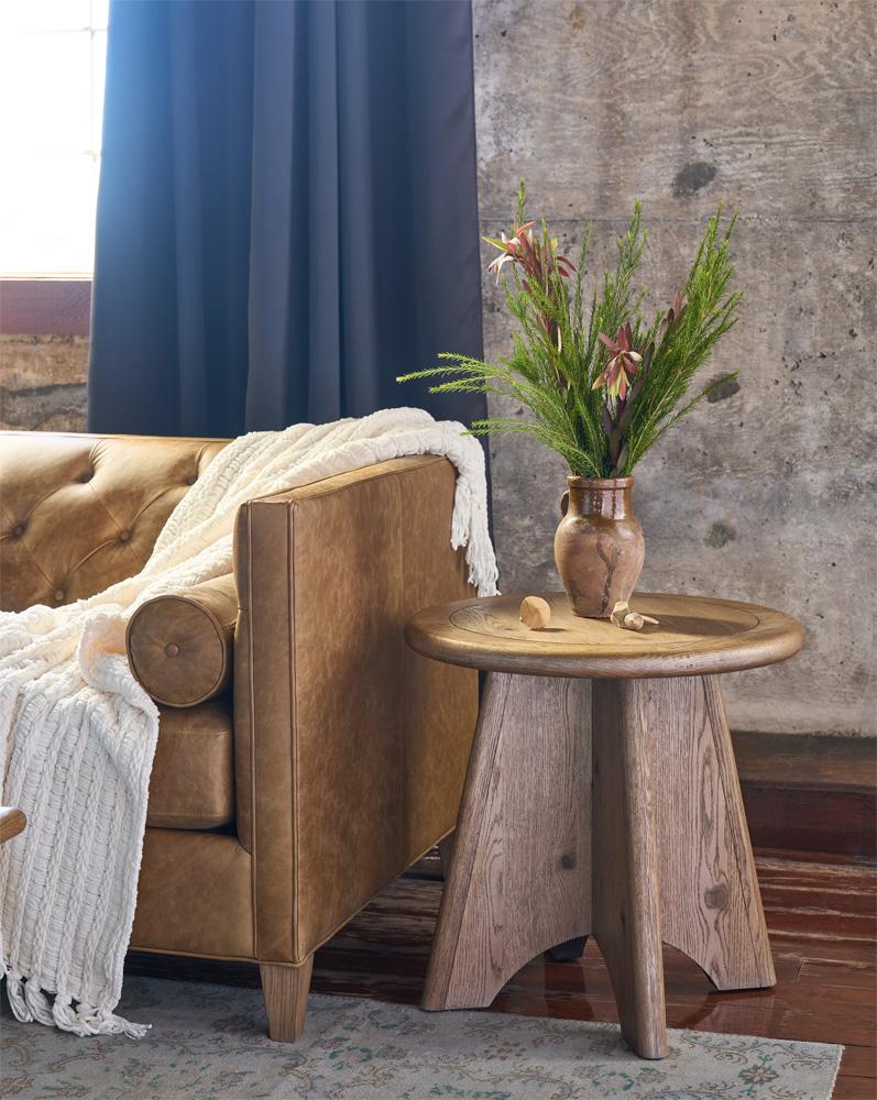 Universal Furniture - Sienna Round Side Table - U400805 veiw 3