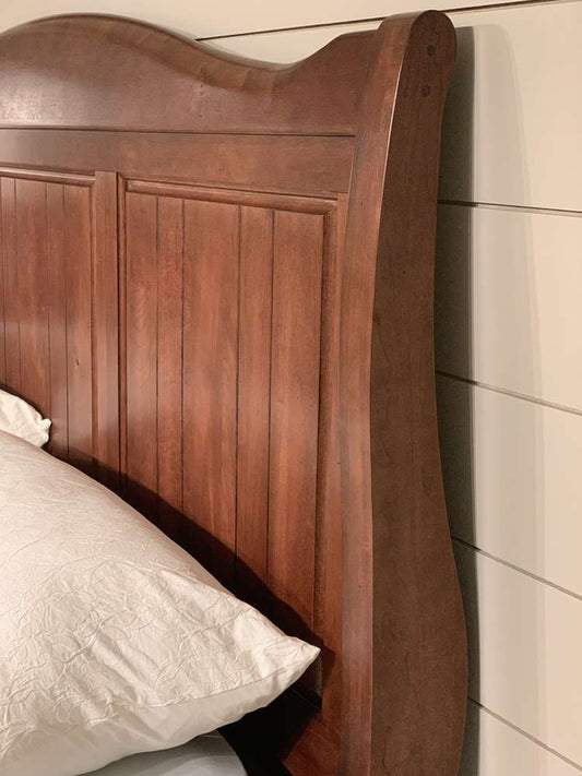Vaughan Bassett - Heritage Queen Sleigh Bed in Amish Cherry - 110-553-155-722 veiw 2