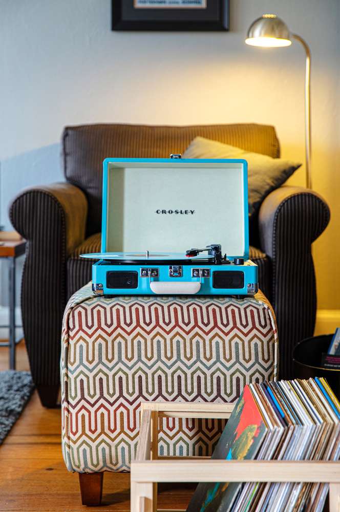 Crosley Radio - Cruiser Plus Record Player In Turquoise - CR8005F-TU veiw 3