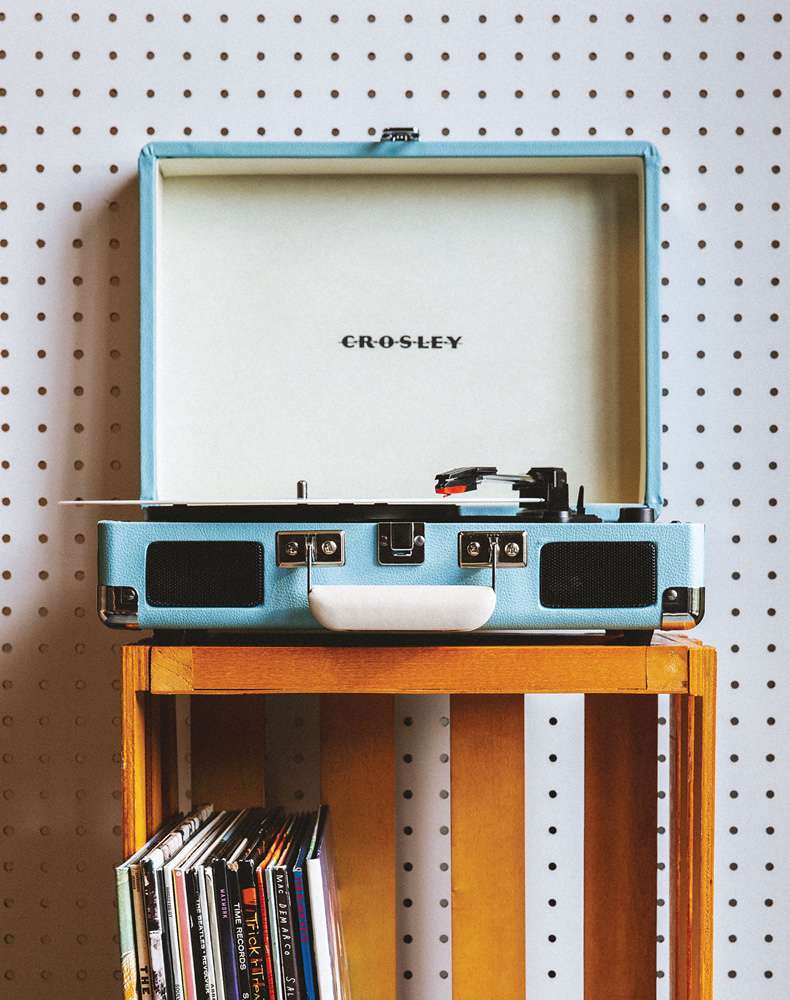 Crosley Radio - Cruiser Plus Record Player In Turquoise - CR8005F-TU veiw 6