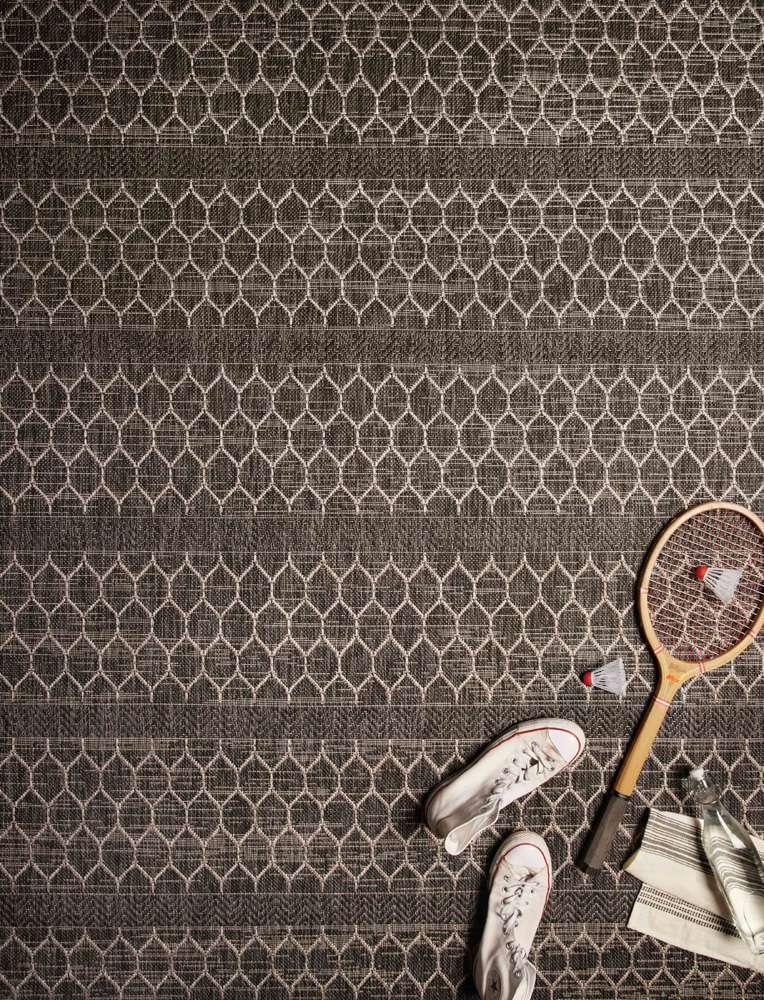 Loloi - Isle Black / Grey 5-3in x 7-7in Area Rug - ISLEIE-01BLGY5377 veiw 2