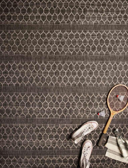 Loloi - Isle Black / Grey 5-3in x 7-7in Area Rug - ISLEIE-01BLGY5377 veiw 2