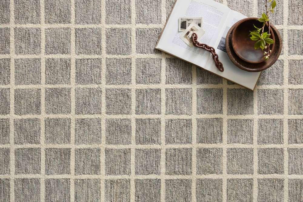 Chris Loves Julia x Loloi - Polly Slate / Ivory 18in x 18in Sample Rug - POLLPOL-05SLIV160S veiw 3