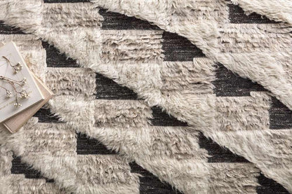 Loloi - Khalid Natural / Black 9-6in x 13-6in Area Rug - KHALKF-02NABL96D6 veiw 3