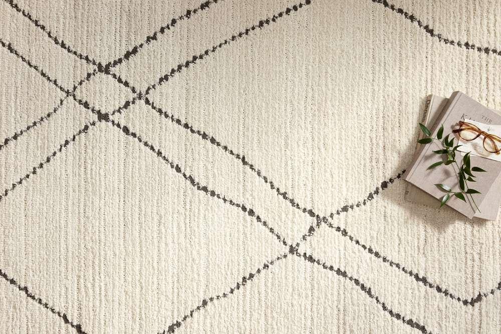 Loloi - Fabian Ivory / Charcoal 2-7in x 4 Accent Rug - FABIFAB-02IVCC2740 veiw 3