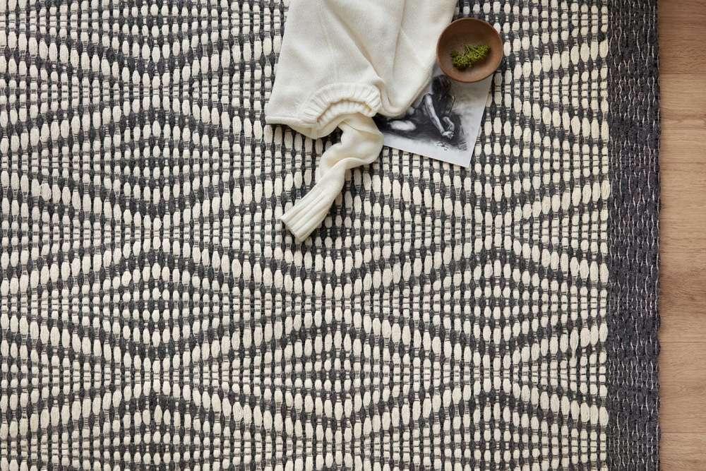 Loloi - Kenzie Ivory / Charcoal 3-6in x 5-6in Accent Rug - KENZKNZ-01IVCC3656 veiw 3