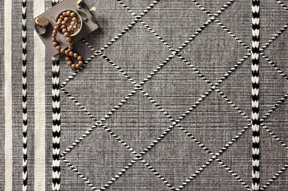 Loloi - Sawyer Black 18in x 18in Sample Rug - SAWYSAW-01BL00160S veiw 3