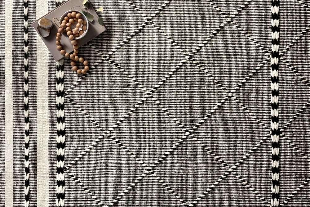 Loloi - Sawyer Black 3-6in x 5-6in Accent Rug - SAWYSAW-01BL003656 veiw 3