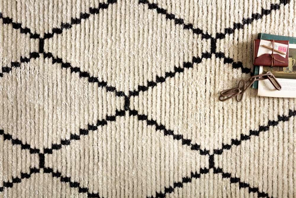 Chris Loves Julia x Loloi - Alice Cream / Charcoal 18in x 18in Sample Rug - ALICALI-04CRCC160S veiw 3