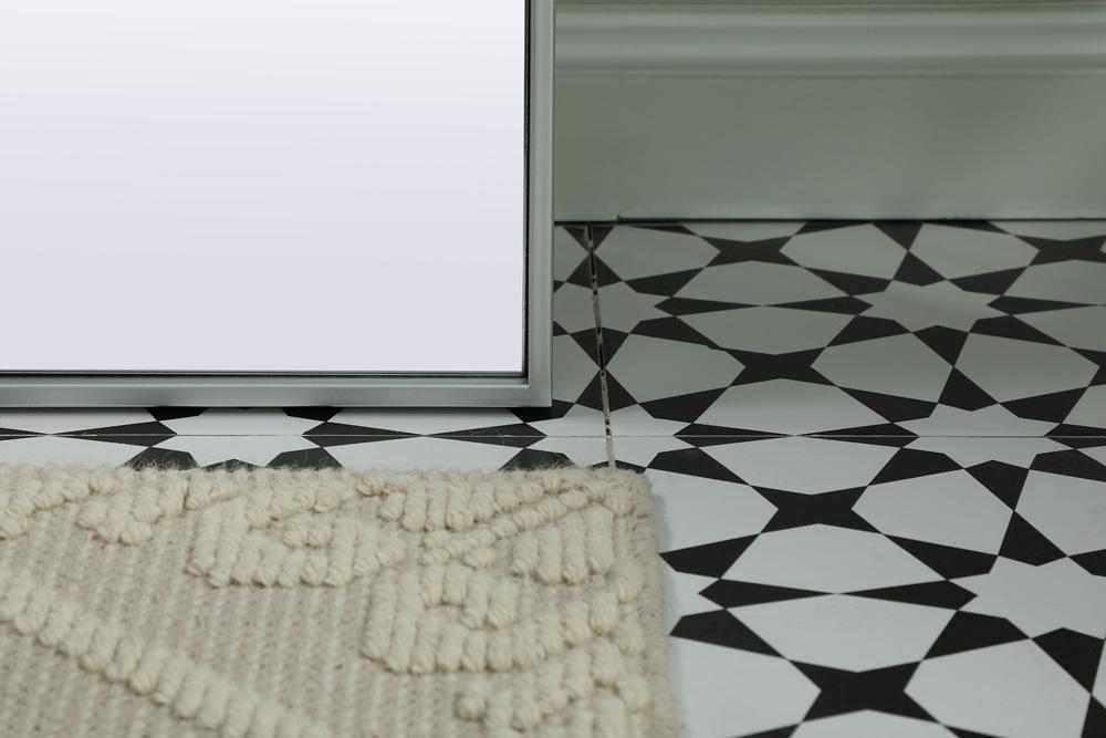 Elegant Furniture & Lighting - Blaire Metal Frame Arch Full Length Mirror 35x66 Inch in Silver - MR1B3566SIL veiw 4