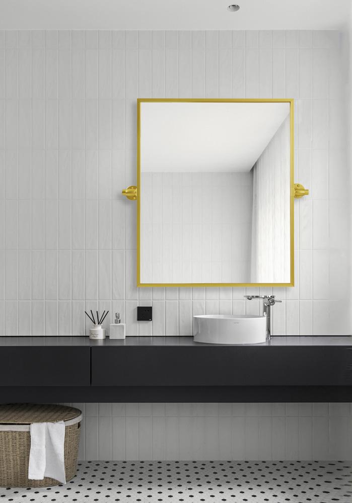 Elegant Furniture & Lighting - Everly Rectangle pivot mirror 24x20 inch in gold - MR6E2024GD veiw 2