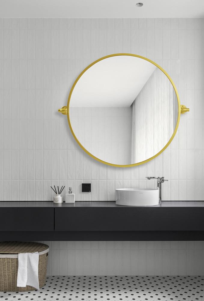 Elegant Furniture & Lighting - Everly Round pivot mirror 24 inch in gold - MR6B24GD veiw 2