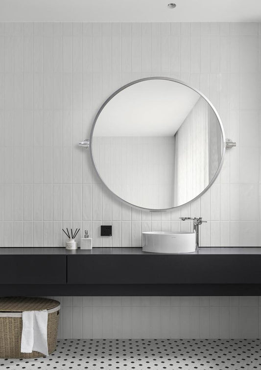 Elegant Furniture & Lighting - Everly Round pivot mirror 24 inch in silver - MR6B24SIL veiw 2