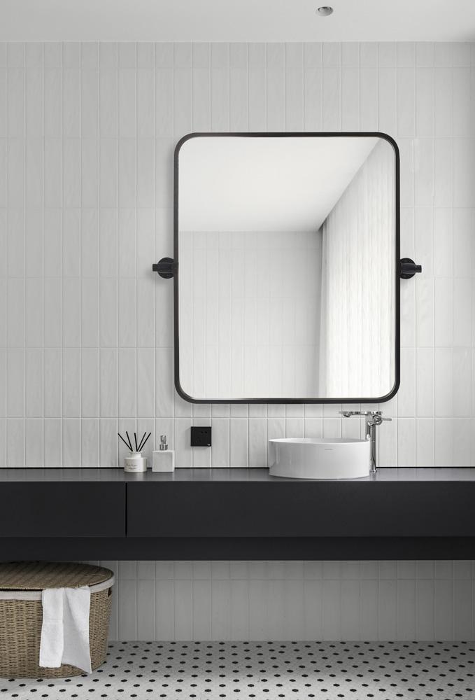 Elegant Furniture & Lighting - Everly Soft corner pivot mirror 20x24 inch in black - MR6A2024BLK veiw 2