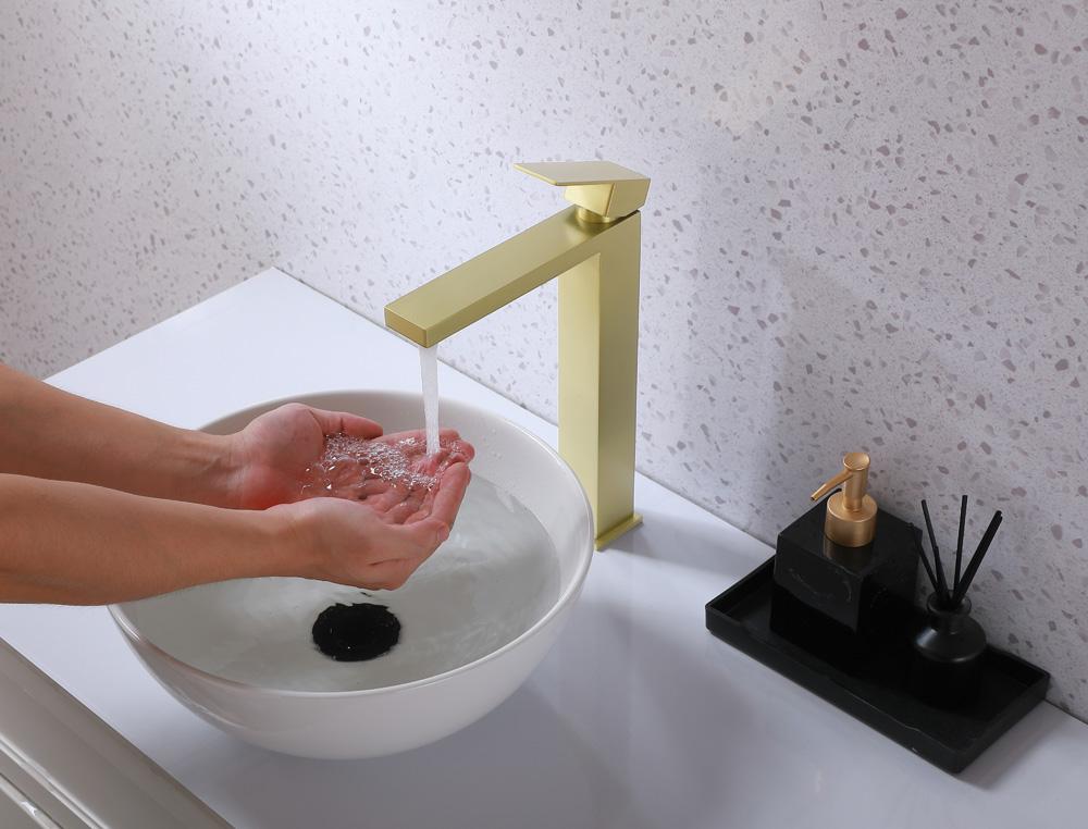 Elegant Furniture & Lighting - Jakob Single Hole Single Handle Bathroom Faucet in Brushed Gold - FAV-1002BGD veiw 6