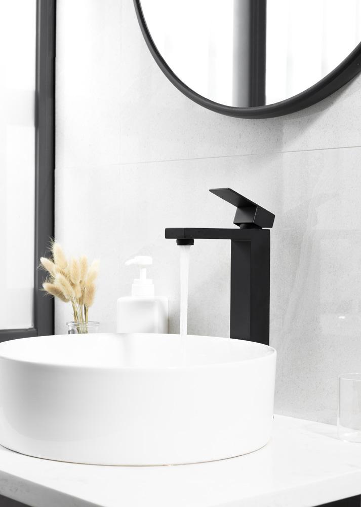 Elegant Furniture & Lighting - Jakob Single Hole Single Handle Bathroom Faucet in Matte Black - FAV-1002MBK veiw 3