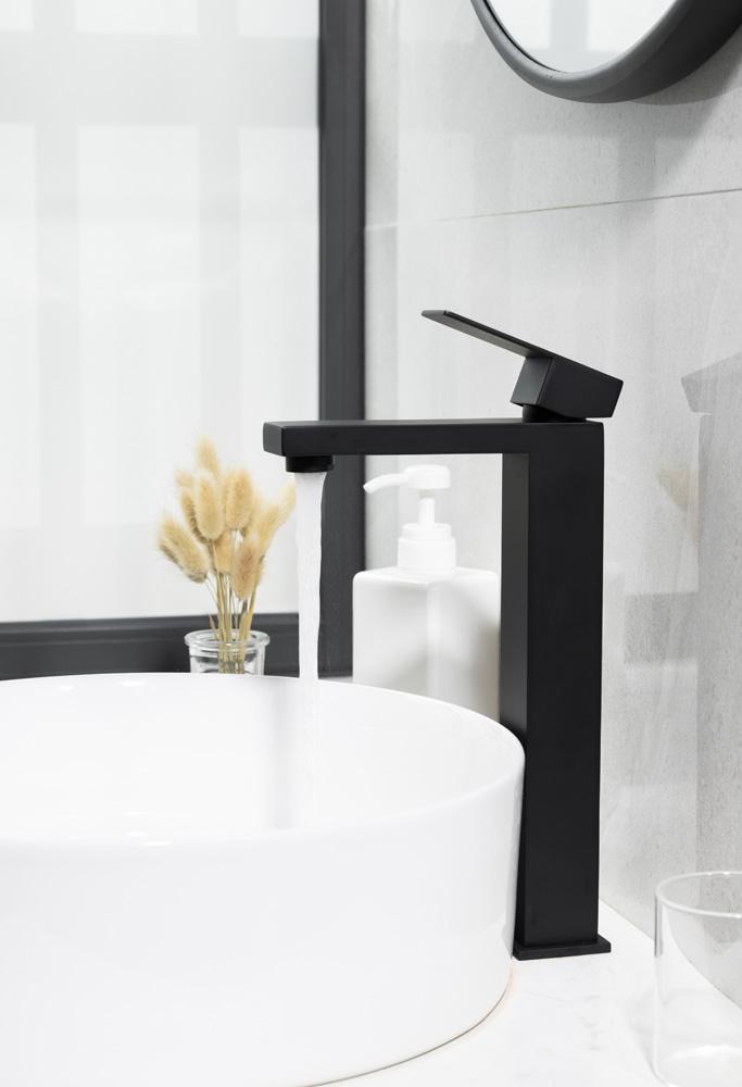 Elegant Furniture & Lighting - Jakob Single Hole Single Handle Bathroom Faucet in Matte Black - FAV-1002MBK veiw 4