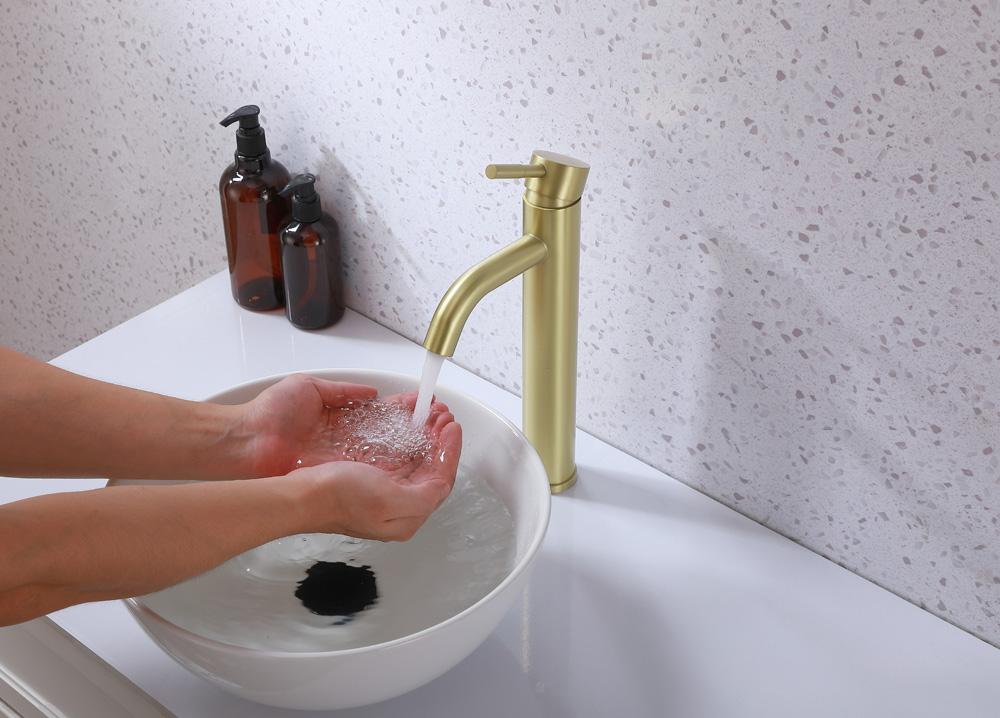 Elegant Furniture & Lighting - Victor Single Hole Single Handle Bathroom Faucet in Brushed Gold - FAV-1007BGD veiw 6