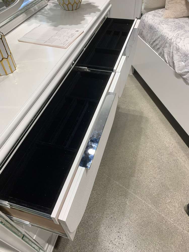 ACME Furniture - Tarian Dresser - Pearl White - BD02320 veiw 5