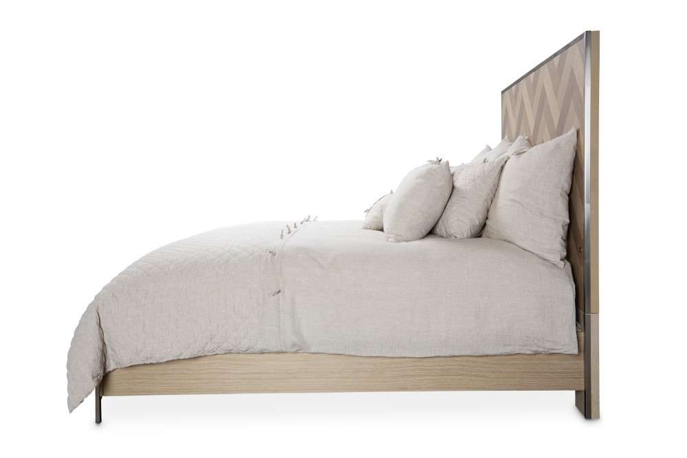 AICO by Michael Amini - Silverlake Village - Cal. King Panel Bed - Washed Oak - KI-SLVG000CK-129 veiw 3