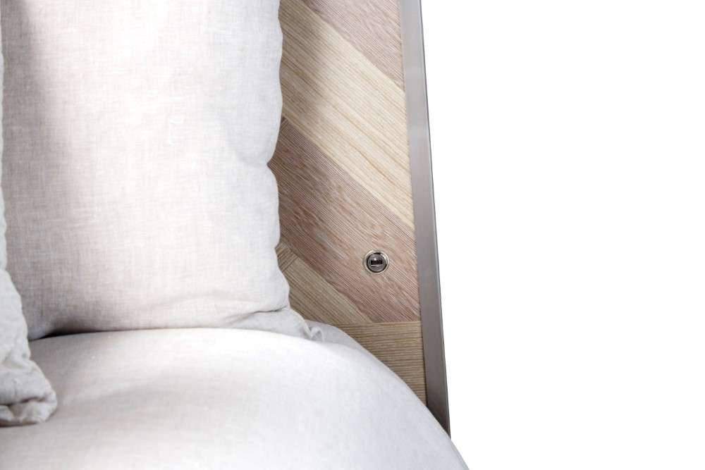 AICO by Michael Amini - Silverlake Village - Queen Panel Bed - Washed Oak - KI-SLVG000QN-129 veiw 3