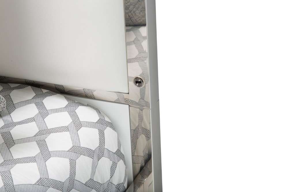 AICO by Michael Amini - State St. - Queen Metal Bed - Glossy White - N9016000QN4-116 veiw 3