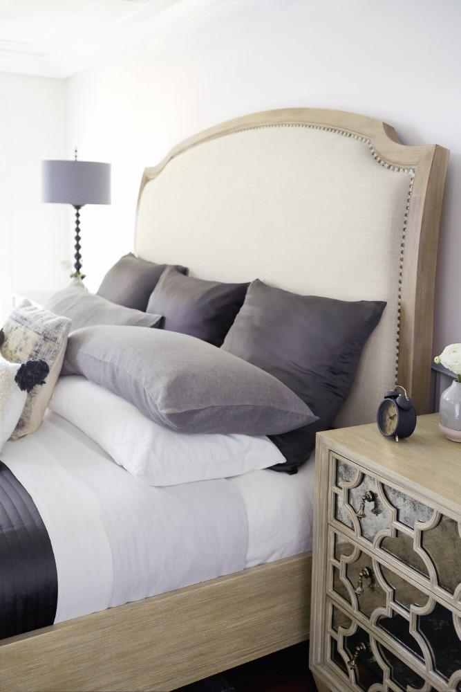 Bernhardt - Santa Barbara Upholstered Sleigh Queen Bed - K1117 veiw 3