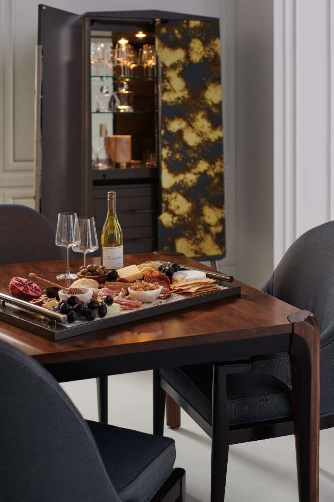 Caracole - Classic Room For More Dining Table - CLA-020-209 veiw 2