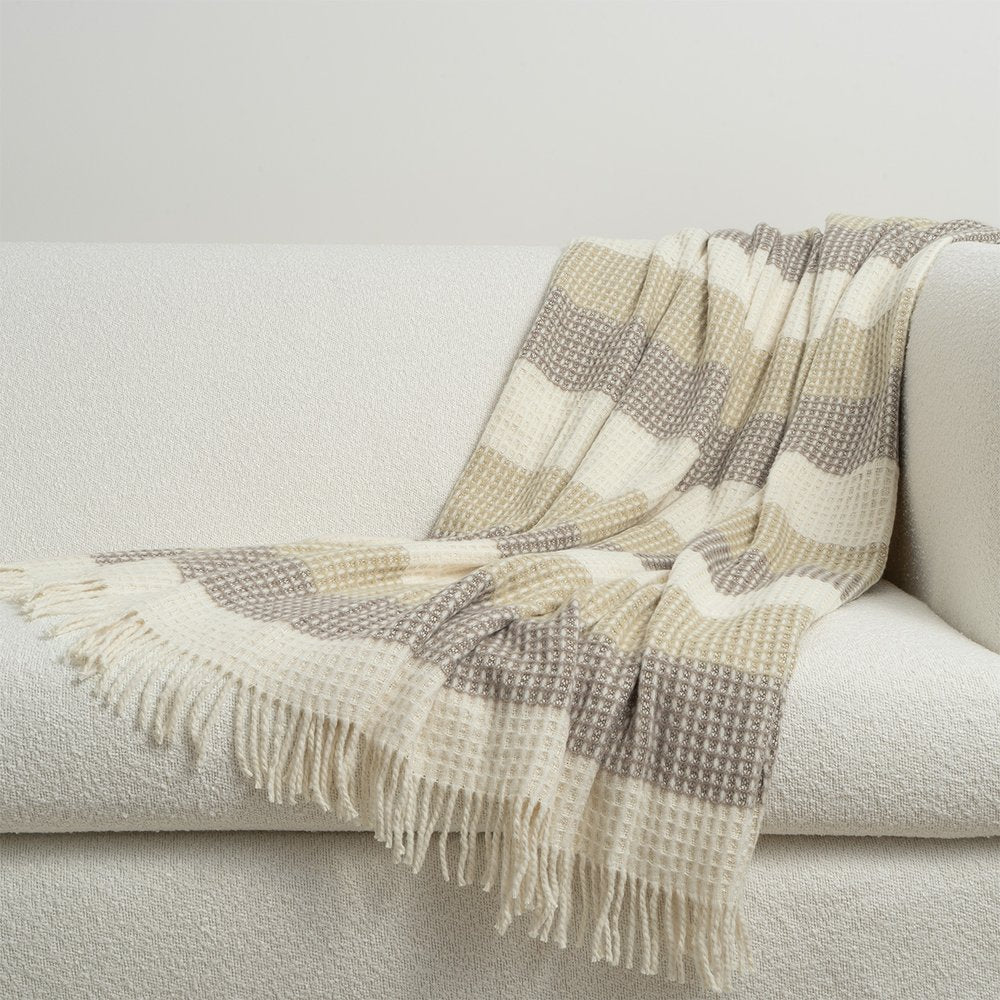 D.V. KAP Home - Bandi Throw - B-1064 view 3