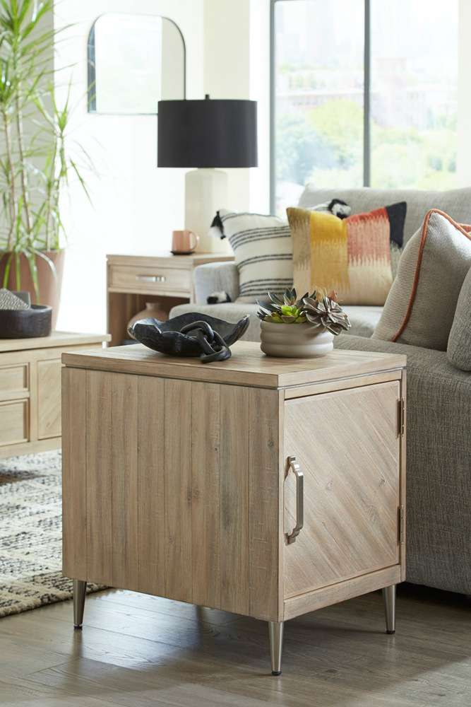 Emery Park - Maddox Chairside Table in Biscotti Finish - I644-9130 veiw 3