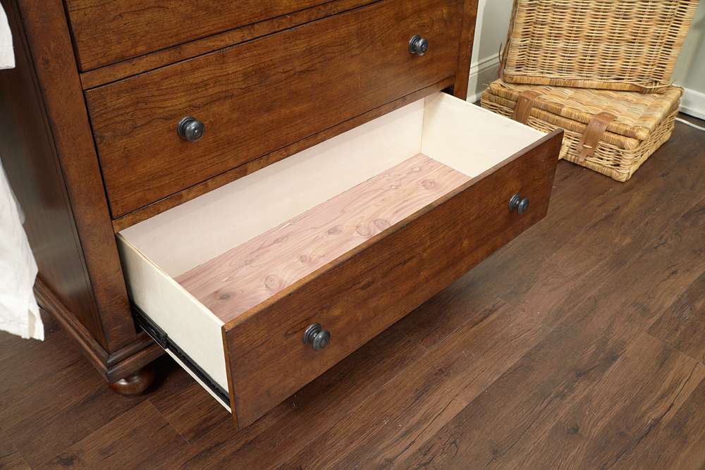Emery Park  -  Oxford 5 Drawer Chest in Whiskey Brown Finish  - I07-456-WBR-1 veiw 2