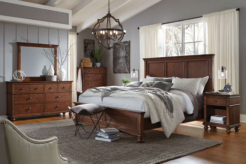 Emery Park - Oxford King Panel Bed in Whiskey Brown Finish veiw 1
