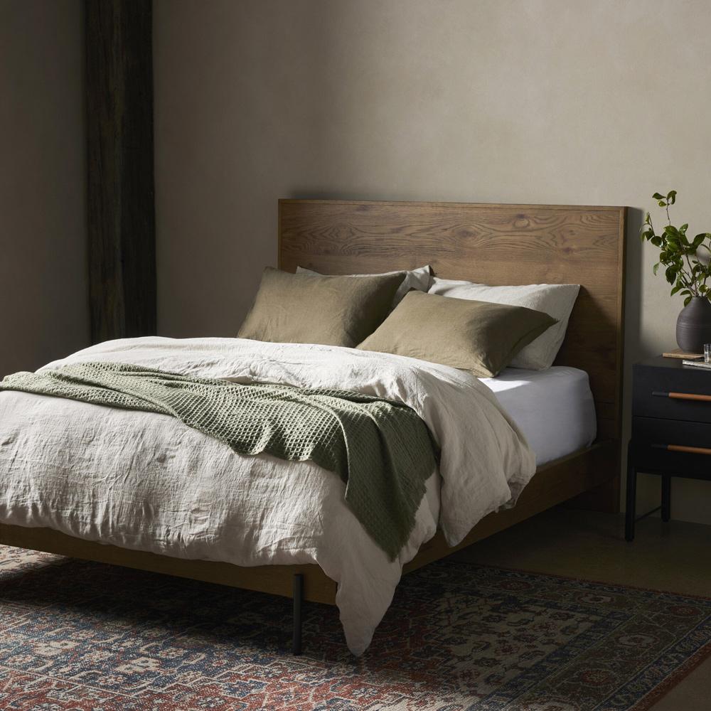 Four Hands - Haiden - Eaton Queen Bed - Amber Oak Resin - 109285-007 veiw 4