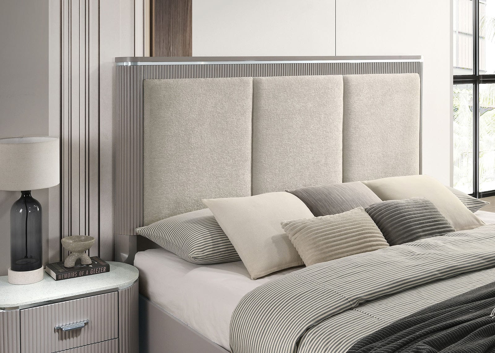 Furniture of America - Aldridge Queen Bed in Light Gray - FM7243GY-Q-BED View 2