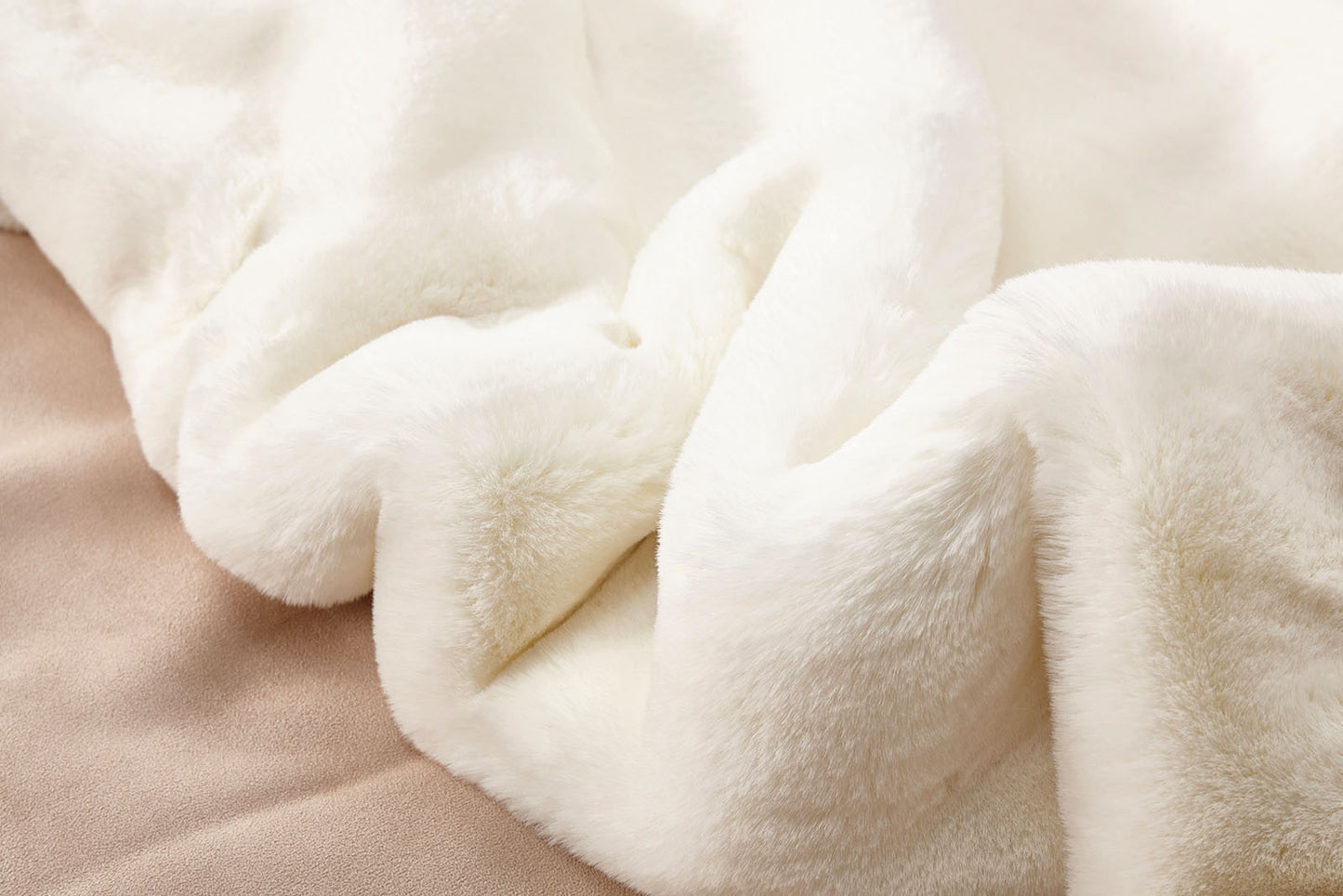 Furniture of America - Caparica 5' X 7' Area Rug in Off-White - RG4144 View 2