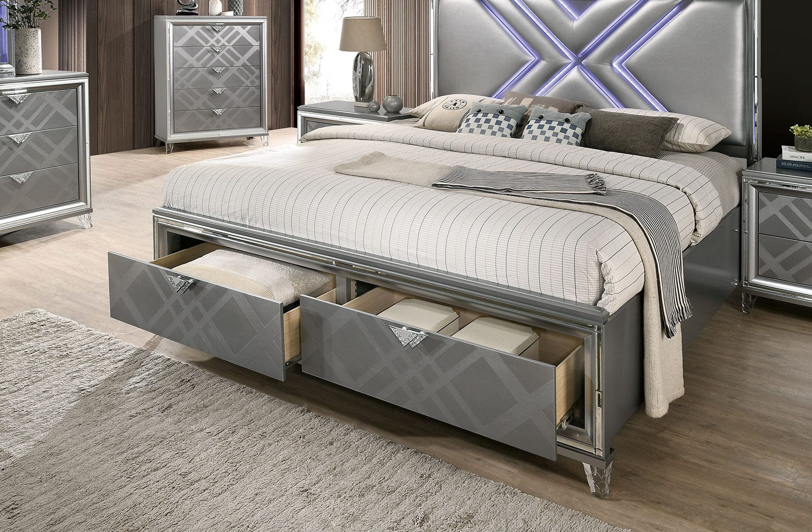 Furniture of America - Emmeline Queen Bed in Silver - FOA7147Q-BED View 4