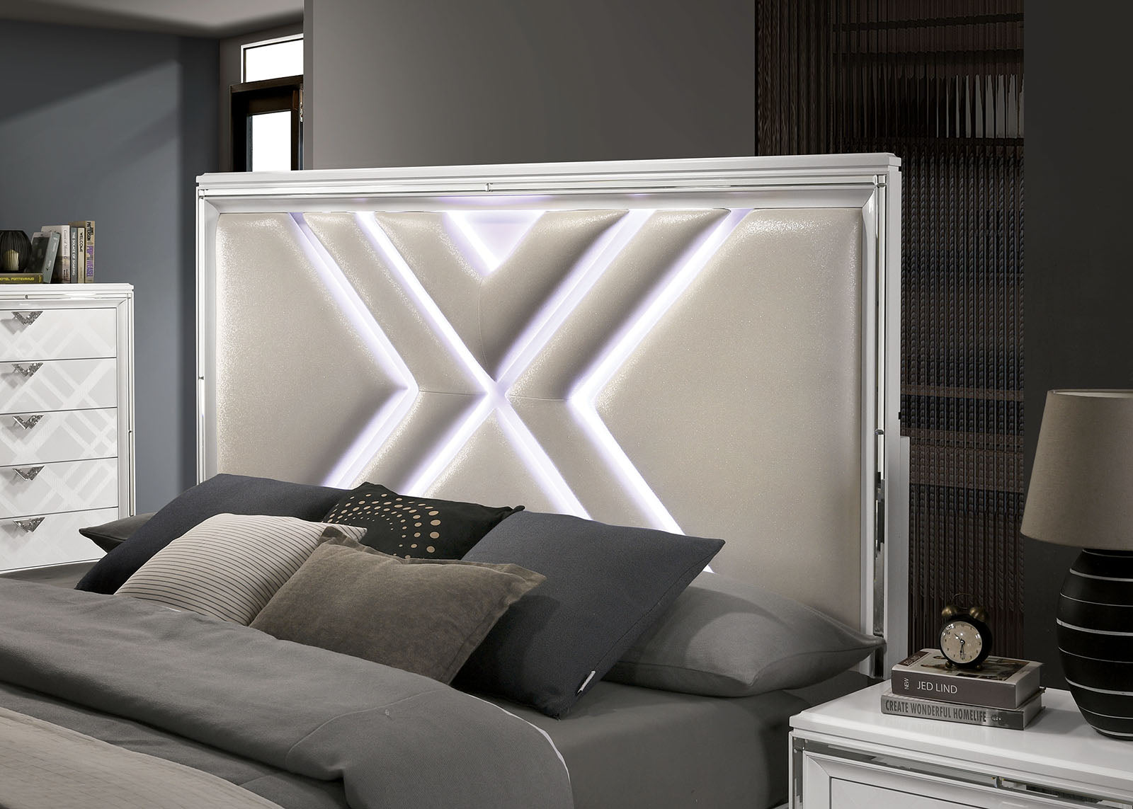 Furniture of America - Emmeline Queen Bed in White - FOA7147WH-Q-BED View 3