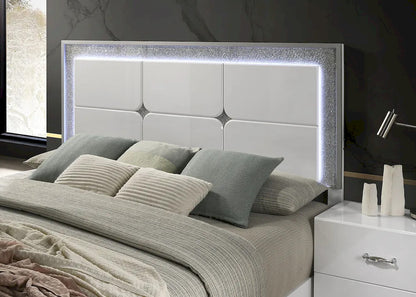 Furniture of America - Stoholm - 4 Pc. Queen Bedroom Set w/ Chest - FM72000WH-Q-5PC-CHE view 3