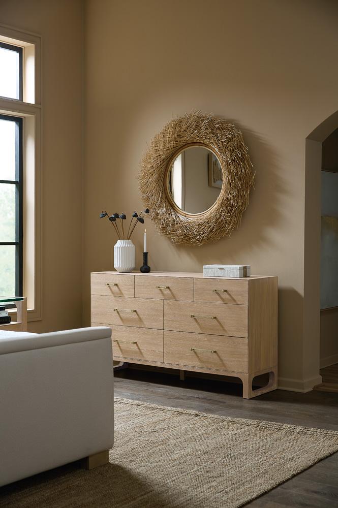 Hooker Furniture- Banyon Bay Seven Drawer Dresser in Light Wood - 6081-90002-82 veiw 4