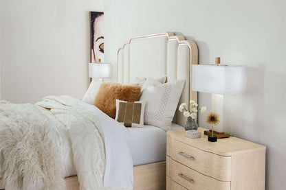 Hooker Furniture - Nouveau Chic Cal King Upholstered Bed - 6500-90860-80 veiw 3