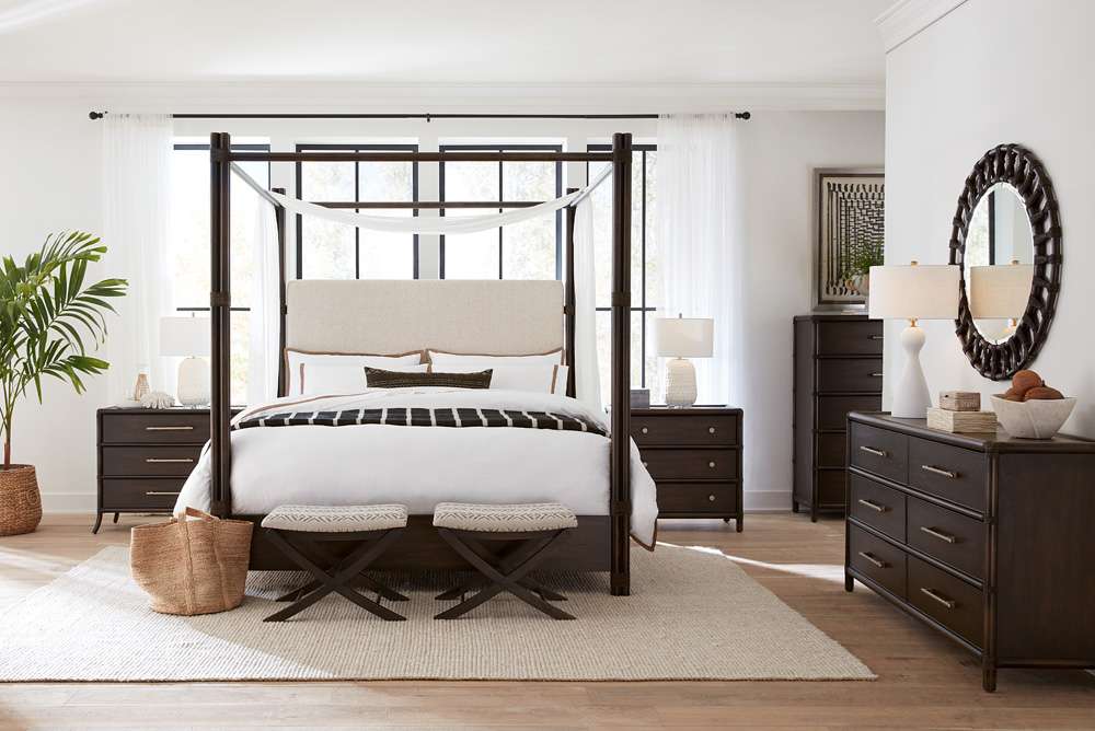 Hooker Furniture - Retreat Pole Rattan King Upholstered Poster Bed w/Canopy - 6950-90466-99 veiw 4